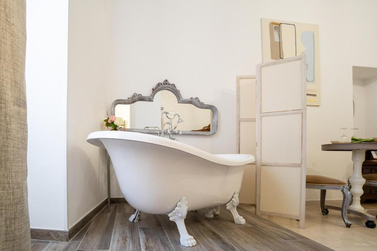 Corte Pietrantica - Charming Rooms & Suites Giovinazzo Exteriör bild