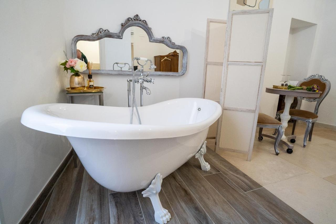 Corte Pietrantica - Charming Rooms & Suites Giovinazzo Exteriör bild