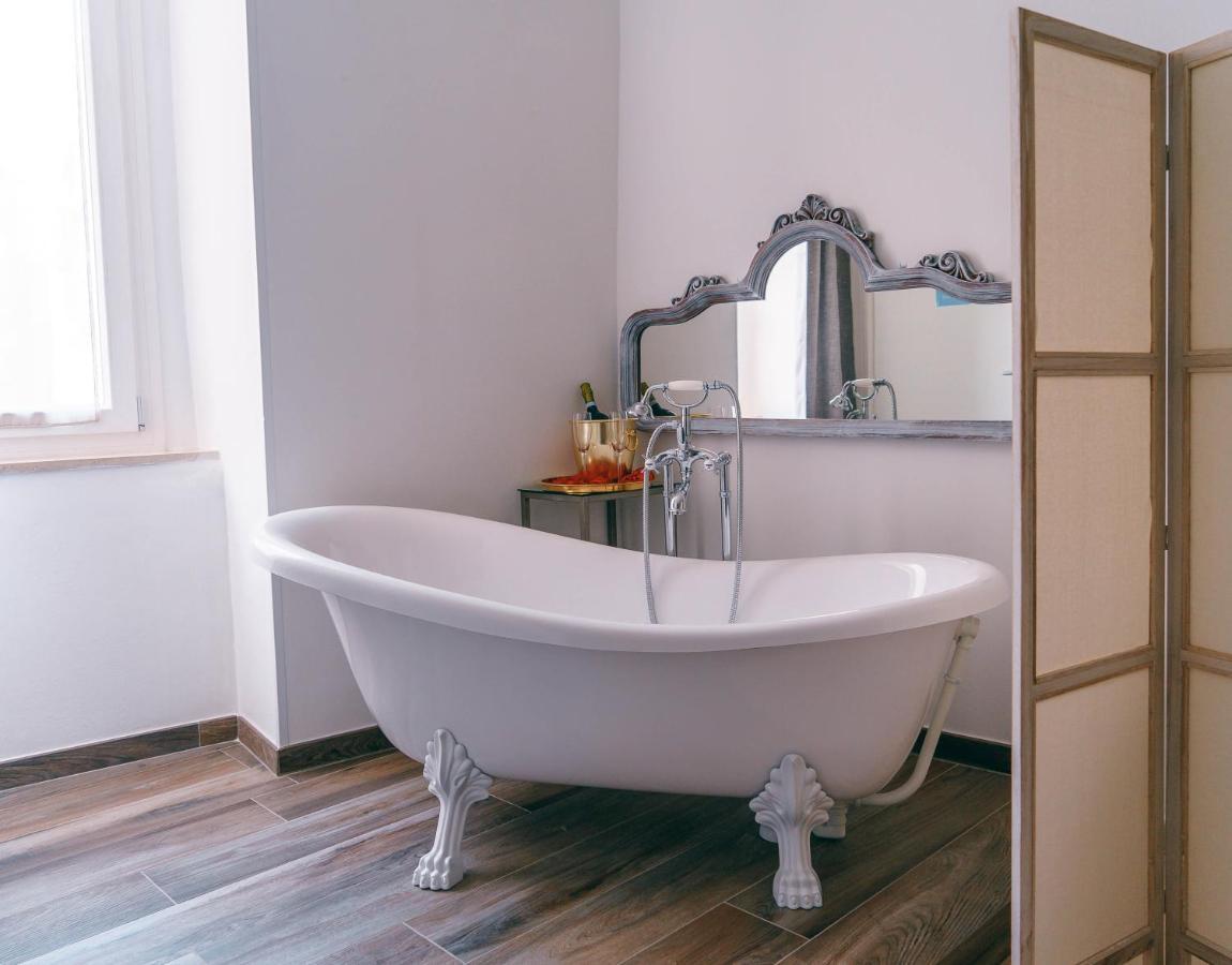 Corte Pietrantica - Charming Rooms & Suites Giovinazzo Exteriör bild
