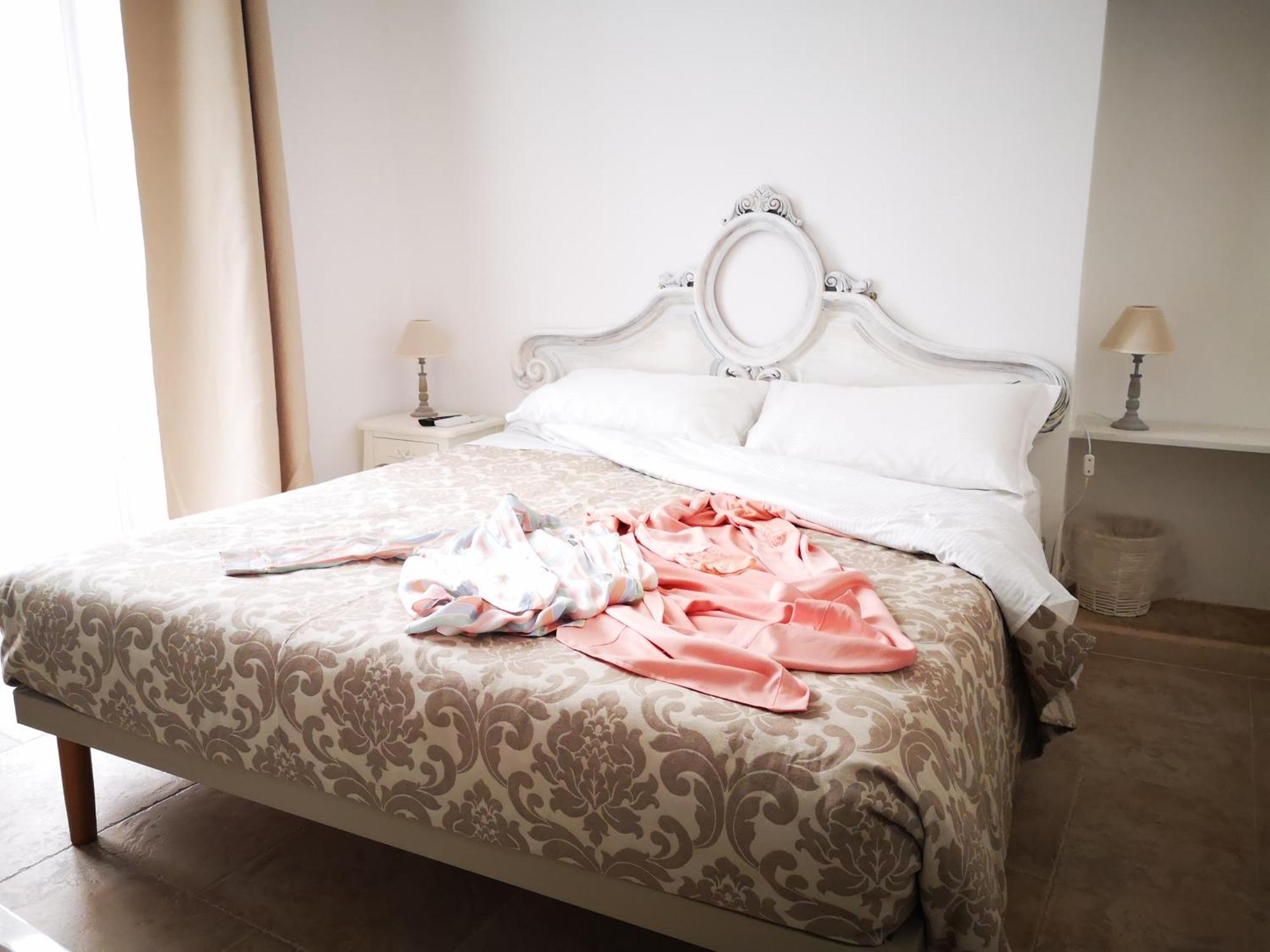 Corte Pietrantica - Charming Rooms & Suites Giovinazzo Rum bild
